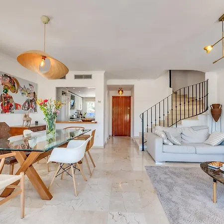 Апартаменты Cozy 3 Bdrm Sunny Townhouse W Bbq And Pool