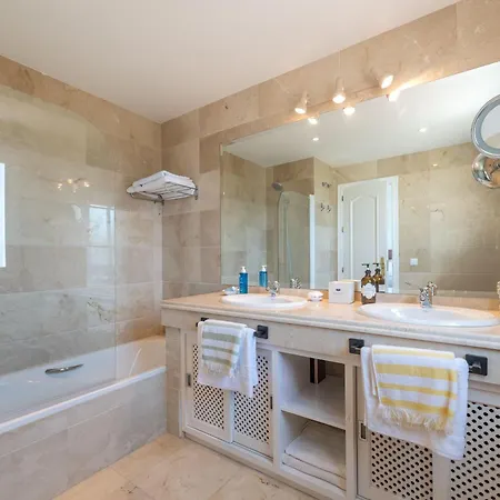 Апартаменты Cozy 3 Bdrm Sunny Townhouse W Bbq And Pool Марбелья