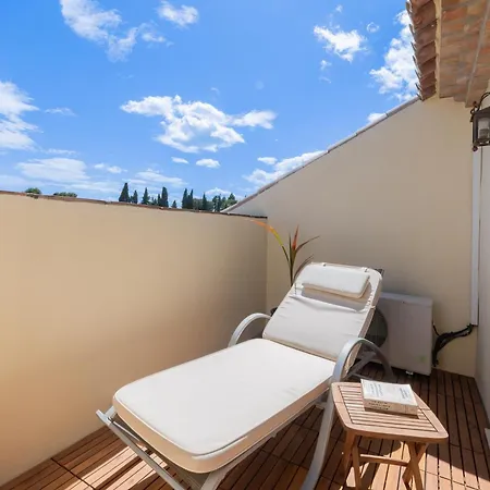 Апартаменты Cozy 3 Bdrm Sunny Townhouse W Bbq And Pool