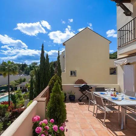 Cozy 3 Bdrm Sunny Townhouse W Bbq And Pool