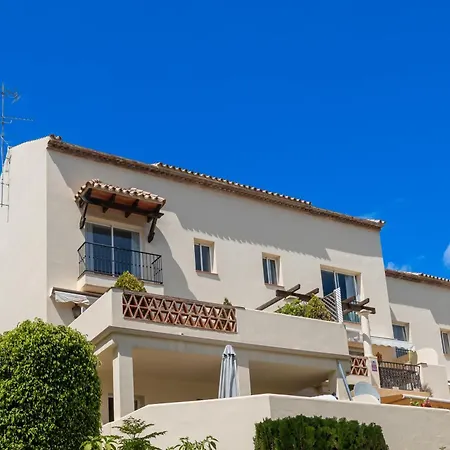 Апартаменты Cozy 3 Bdrm Sunny Townhouse W Bbq And Pool