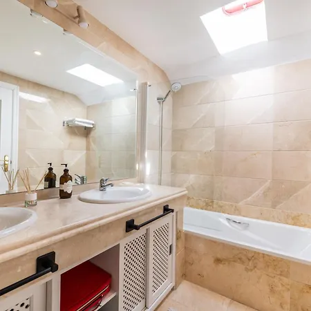 Апартаменты Cozy 3 Bdrm Sunny Townhouse W Bbq And Pool